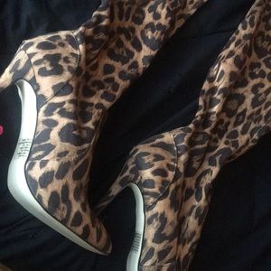 Shoe Dazzle Shoes - Size 9.5 High heel cheetah Knee high boots Shoe Dazzle Shoes - Size 9.5 High heel cheetah Knee high boots